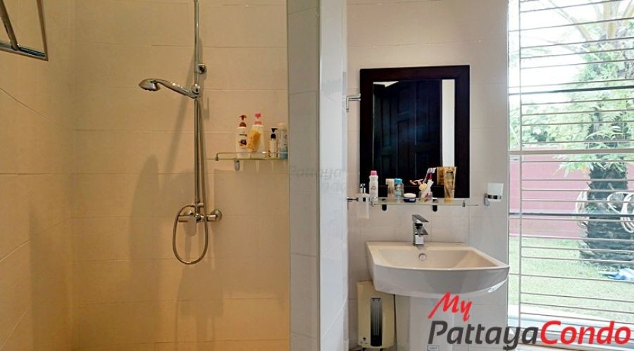 Thaily Wood Village East Pattaya Pool Villa For Sale - HETW01-20