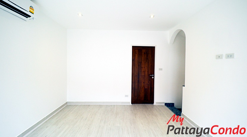 Beverly Hills Village Pattaya Townhouse For Sale - HP0003-14