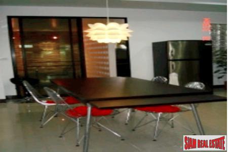 Large Townhouse for Sale in the Phra Khanong Area, Bangkok-8