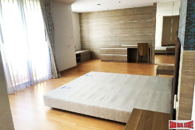 Large and Comfortable Three Bedroom in a Great Location of Khlong Toei, Bangkok-10