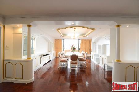 Oriental Tower | Lavish Living in this Three Bedroom Condo on the 23rd Floor in Ekkamai-3