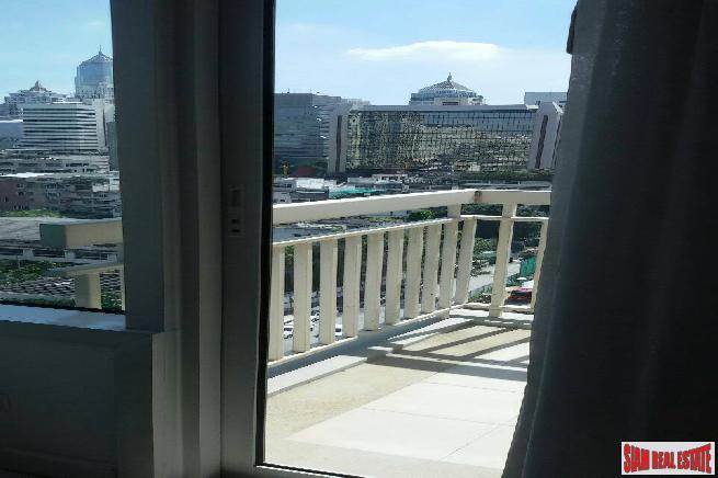 Manhattan Chidlom | Nicely Decorated 2 Bed Condo with Canal Views in Chidlom-2