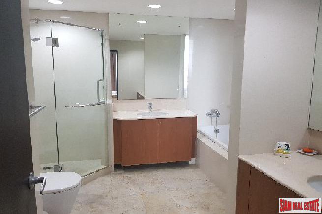 Wilshire Condo Sukhumvit 22 | Spacious Three Bedroom with City Views on Sukhumvit 22, Bangkok-11