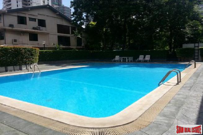 Richmond Palace | Three Bedroom Condo on the 11th floor on Sukhumvit 43, Bangkok-9