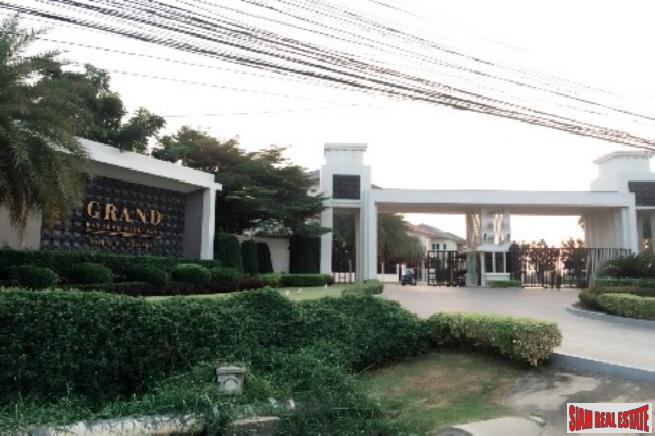 Bangkok Boulevard Rama 9-Srinakarin | Modern and Large Two Storey Near Airport and Schools in Saphan Sung-11