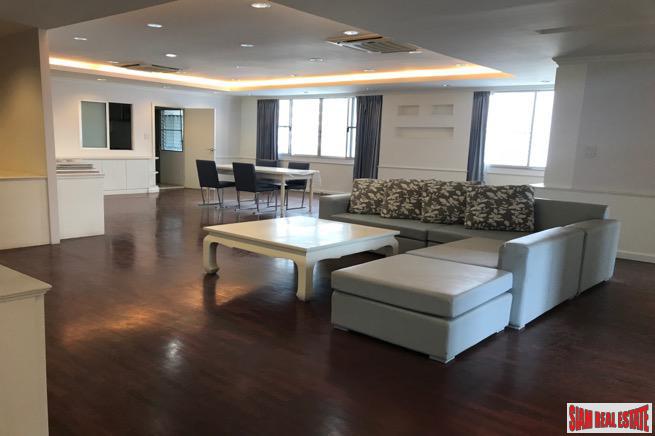 DS Tower 1 | Large Three Bedroom Family Condo with Pool Views on Sukhumvit 33-16