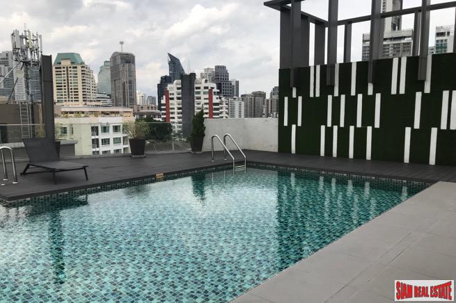 Trapezo Sukhumvit 16 | Furnished One Bedroom Condo Close to Benchakiti Park