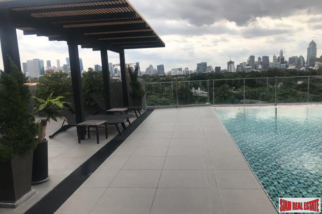 Trapezo Sukhumvit 16 | Furnished One Bedroom Condo Close to Benchakiti Park-14