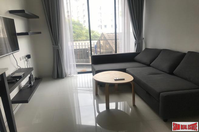Trapezo Sukhumvit 16 | Furnished One Bedroom Condo Close to Benchakiti Park-8
