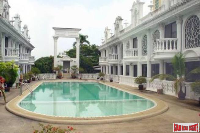 Leo Classic Place | Large Three Storey Family Townhouse on Sukhumvit 39-21