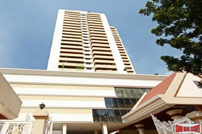 Oriental Towers Condo | Large Three Bedroom Family Condo with Pool and City Views in Ekkamai-0