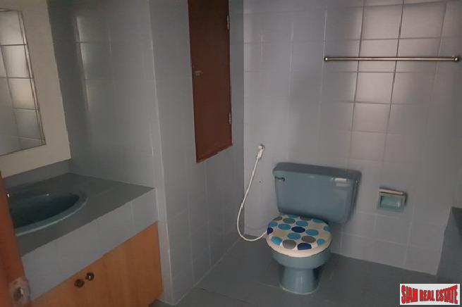 Oriental Towers Condo | Large Three Bedroom Family Condo with Pool and City Views in Ekkamai-12