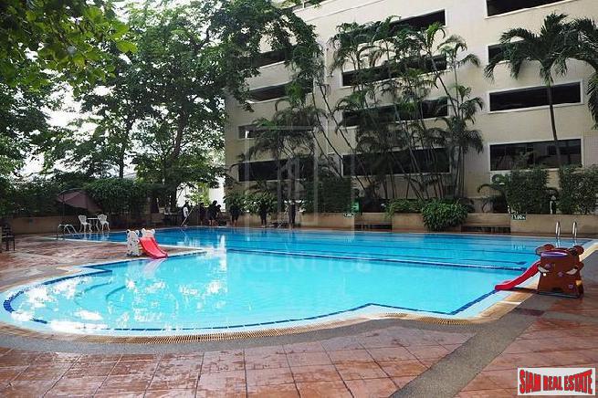 Saranjai Mansion | Large One Bedroom with Balcony and Pool View on Sukhumvit 6, Bangkok-0