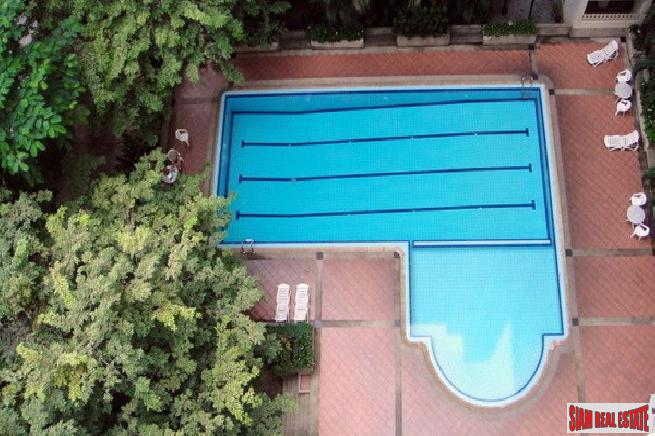 Saranjai Mansion | Large One Bedroom with Balcony and Pool View on Sukhumvit 6, Bangkok-2