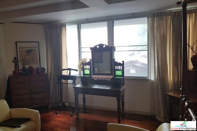 Family-Style Townhouse with Five Bedrooms in the Center of the City, Phrom Phong-4