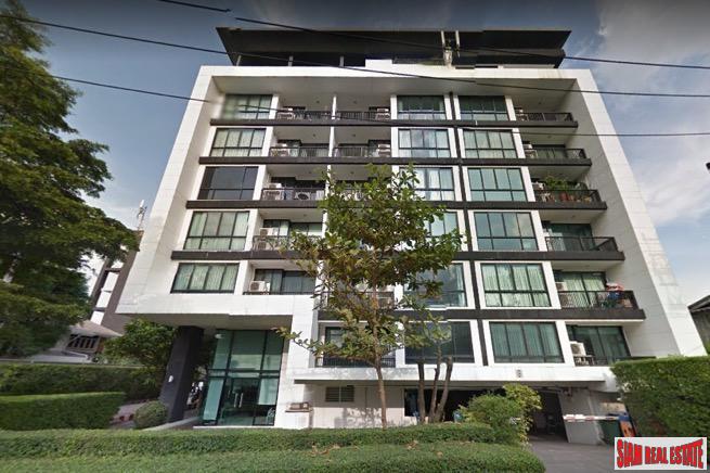 D65 | Large Spacious Three Bedroom in Low Rise Condo between Ekkamai and Phra Khanong-0