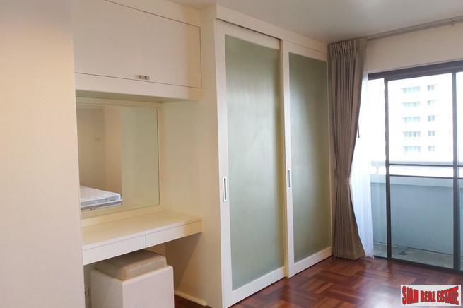 Baan Suanpetch | Spacious Family Style Two Bedroom Condo with City Views in Phrom Phong-15
