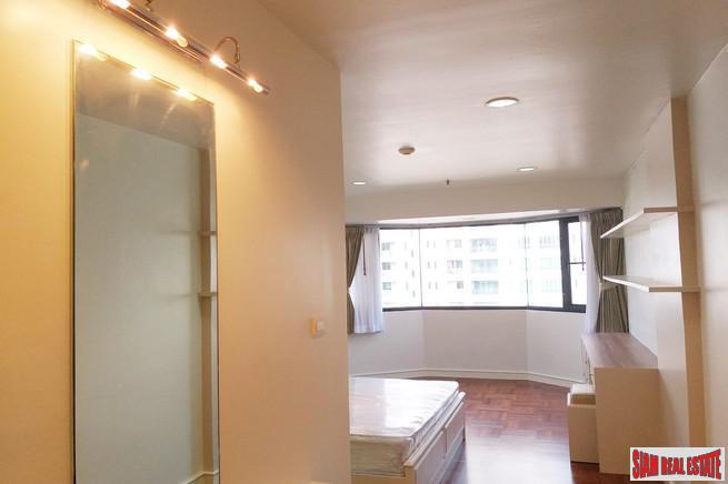 Baan Suanpetch | Spacious Family Style Two Bedroom Condo with City Views in Phrom Phong-17