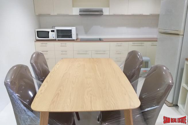 Baan Suanpetch | Spacious Family Style Two Bedroom Condo with City Views in Phrom Phong-3