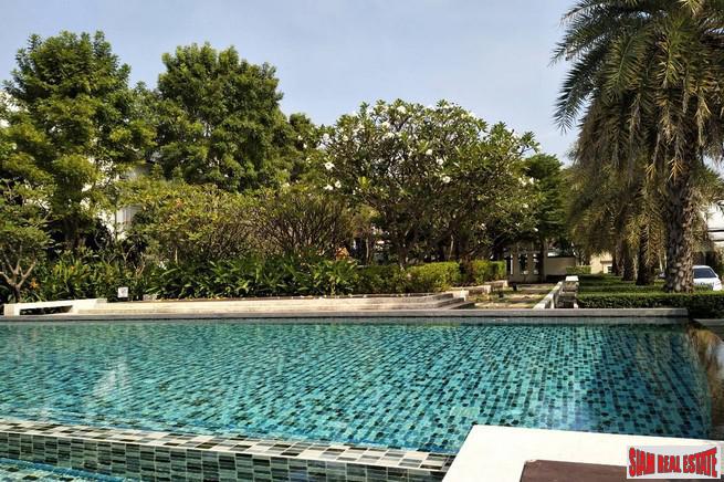 Baan Klang Muang S-Sense | Three Bedroom Three Storey Corner Home Perfect for a Family in Khwaeng Wang Thonglang-12