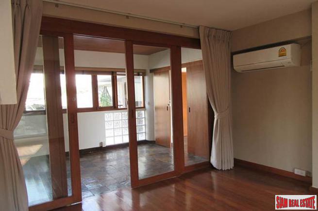 Large Four Storey House Suitable for Living and Office Space in Phrom Phong-17