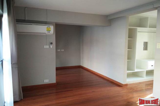 Large Four Storey House Suitable for Living and Office Space in Phrom Phong-18