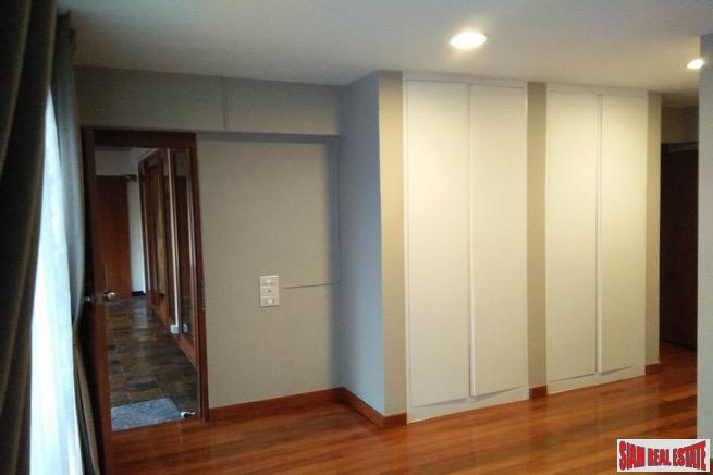 Large Four Storey House Suitable for Living and Office Space in Phrom Phong-21