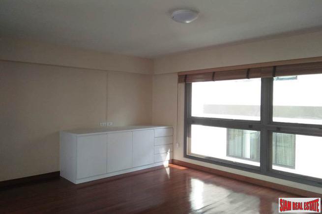 Large Four Storey House Suitable for Living and Office Space in Phrom Phong-26