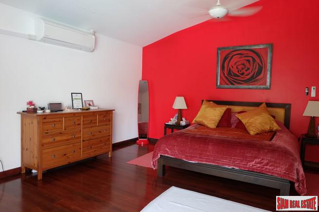 Loch Palm Cove | Large Courtyard Design Three Bedroom Pool Villa for Sale-9