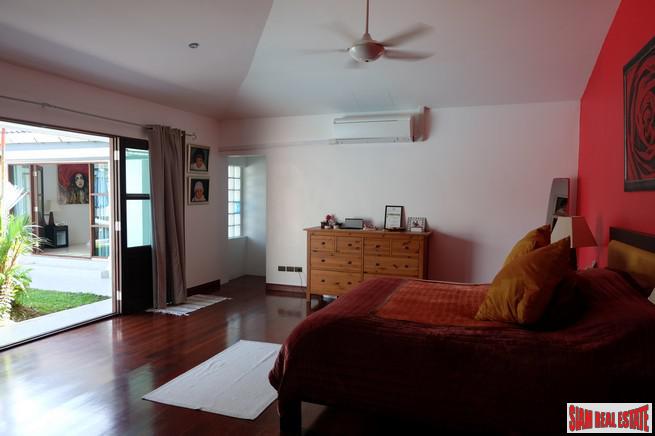 Loch Palm Cove | Large Courtyard Design Three Bedroom Pool Villa for Sale-10