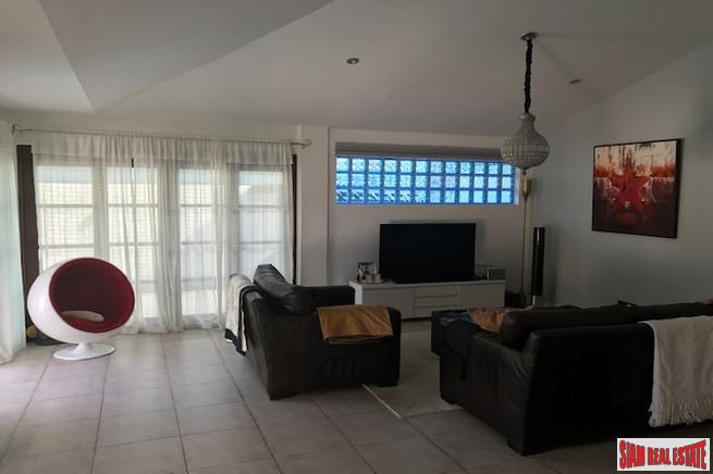 Loch Palm Cove | Large Courtyard Design Three Bedroom Pool Villa for Sale-15