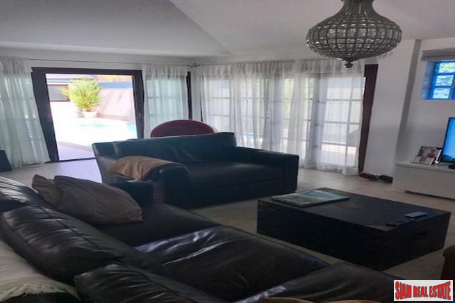Loch Palm Cove | Large Courtyard Design Three Bedroom Pool Villa for Sale-27