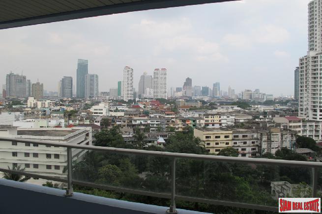 Watermark | Stunning Three-Bedroom Riverside Condominium for Sale in Bangkok-0