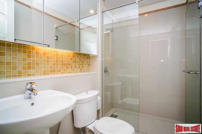 Aguston Sukhumvit 22 | Dynamic Deluxe Two Bedroom Condo with Extras in Phrom Phong-9