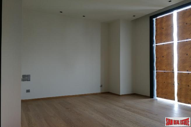 Penthouse with Private Jacuzzi Pool at Newly Completed Luxury Condos at Trendy area of Thong Lor, next to BTS-19
