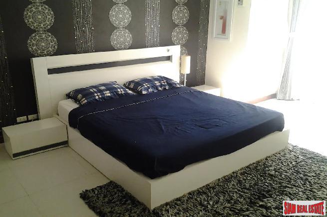 The Trendy Condo | Large One Bed Condo Near BTS Nana-12