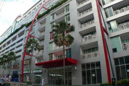 The Trendy Condo | Large One Bed Condo Near BTS Nana-1