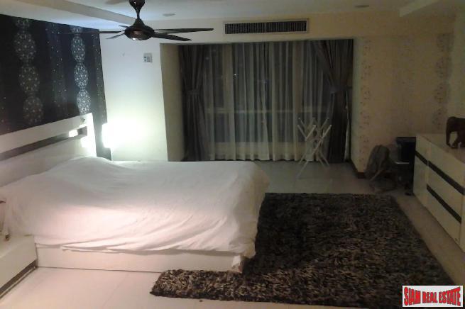 The Trendy Condo | Large One Bed Condo Near BTS Nana-28