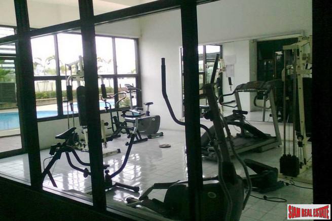 J.C.Tower | A Nice One Bedroom Corner Condo in Popular Thong Lo-11