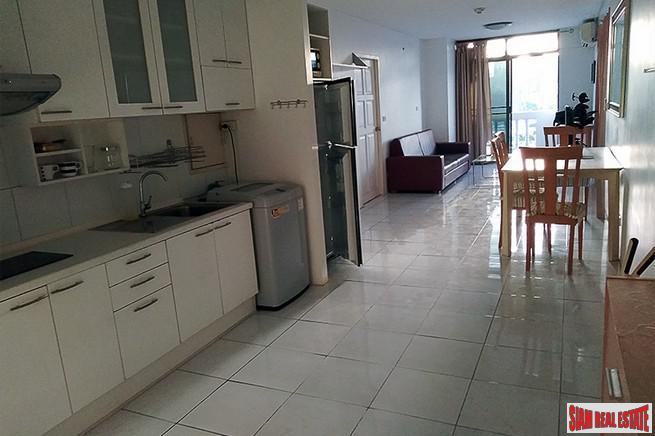 J.C.Tower | A Nice One Bedroom Corner Condo in Popular Thong Lo-3