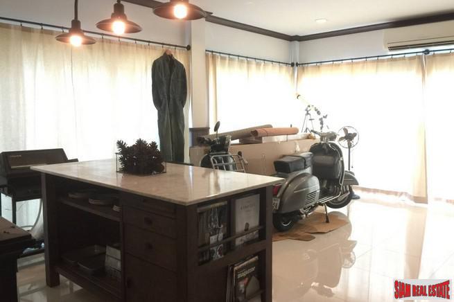 Two Bedroom, Three Storey Home on Tree Lined Street in Suan Luang-3