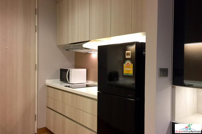The Lumpini 24 | Elegant Two Bedroom Condo for Rent with City Views in Phrom Phong-12