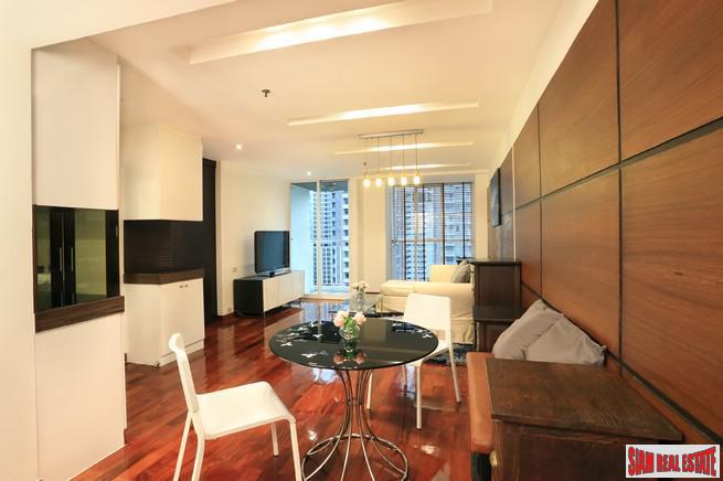 Urbana Langsuan | Comfortable Two Bedroom Condo with Lots of Wood Accents in Lumphini-3