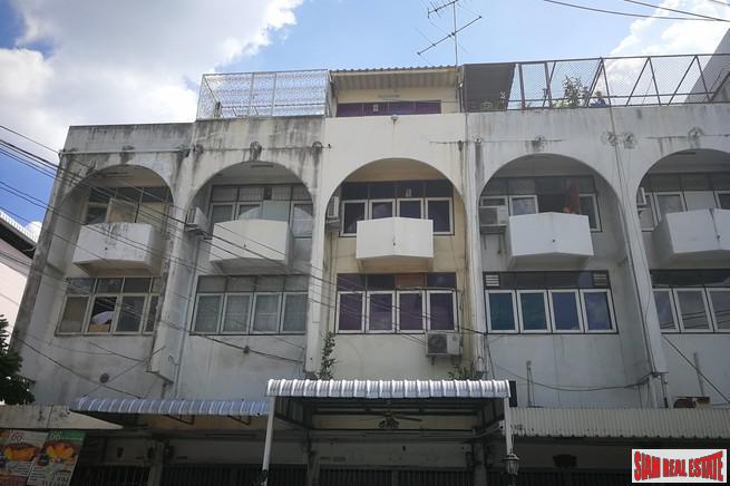 Four Bedroom House Ready for Renovation in Phra Khanong-0