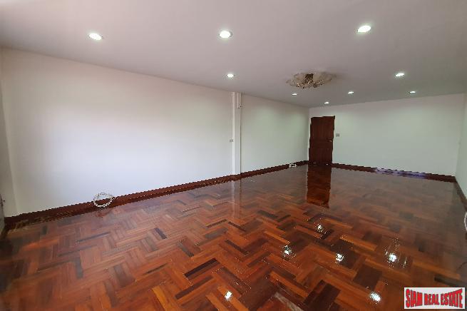 Four Bedroom House Ready for Renovation in Phra Khanong-10