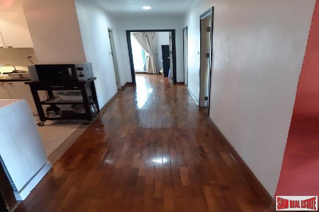 Baan Siri Sukhumvit 13 | Extra Spacious Three Bedroom Condo in Secure Nana Low Rise-19