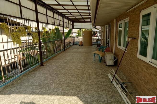 Large 5 Bed House with Private Pool near Golf Course and 5 minutes to Motorway Highway 9 at Bueng Kum - 13% Discount!-23