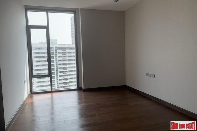 Q Sukhumvit | Ultra Modern Two Bedroom Condo for Sale on a High Floor with Great City Views-14