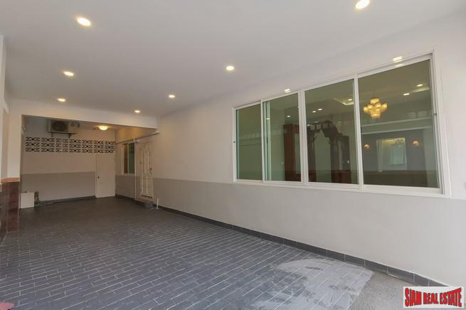 Three Storey Six Bedroom Home for Sale in an Excellent Sathupradit-Rama 3 Location-16