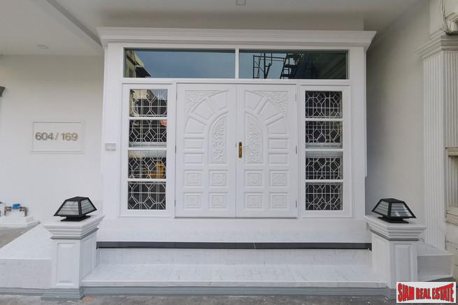 Three Storey Six Bedroom Home for Sale in an Excellent Sathupradit-Rama 3 Location-1